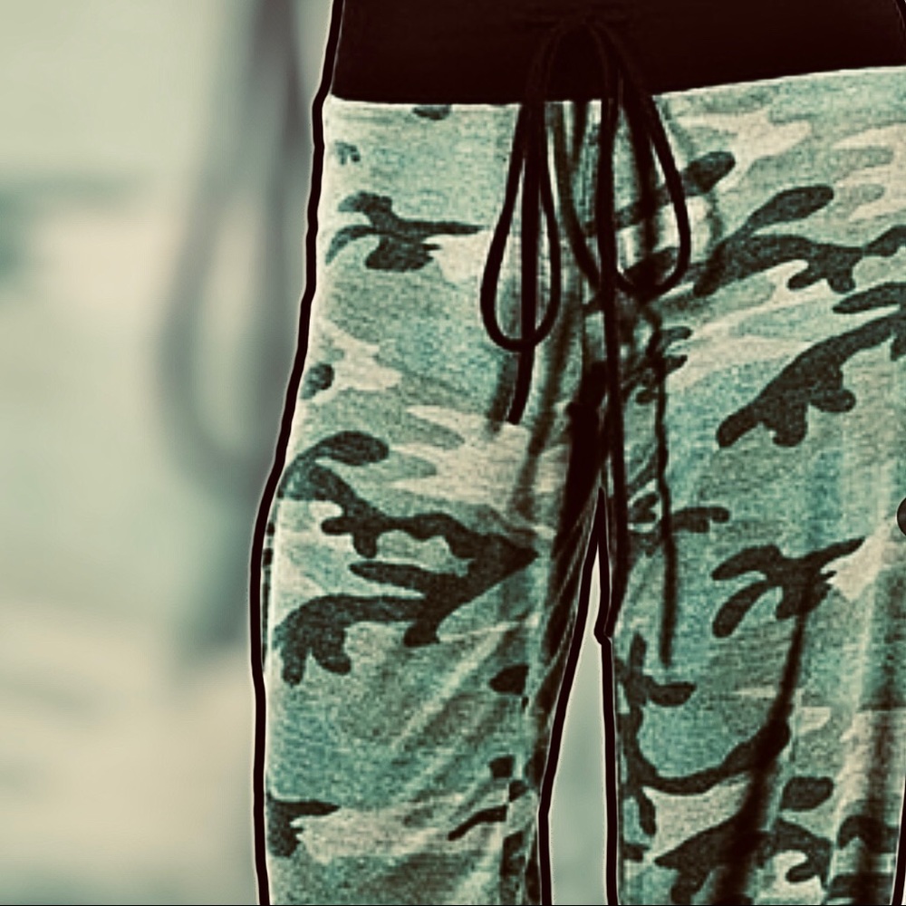 New camouflage wide leg lounge/palazzo pants - Picture 7 of 11